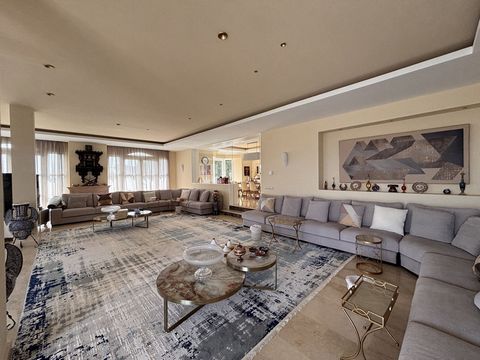 Villa en venta en Estepona