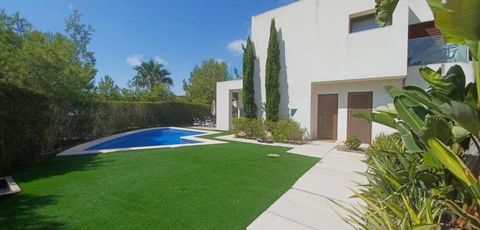 Villa en venta en Orihuela