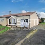 Pavillon plain-pied, 3 chambres, 1500m² de terrain, 2 garages.