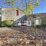 Maison en pierre avec jardin