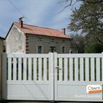 Ancien corps de ferme, cadre paisible, sur plus d'un hectare de terrain