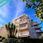 A RENOVER vaste appartement T3 de 64 m2 avec double balcons, cave et parking privatif dans une résidence sécurisée, proche centre ville plage commerces à CAVALAIRE SUR MER