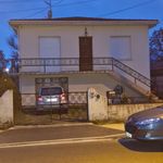 Grande maison de 175 m2 garage terrasse local technique et sa dépendance de 75 m2 très bien entretenu sur terrain de 745 m2 emplacement idéale et calme sans vis a vis a Pessac proche de toutes commodités