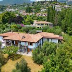 Wunderschöne Villa mit Seeblick, Garten und privatem Park