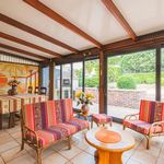 Maison familiale avec terrasse et jardin