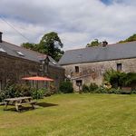 MORBIHAN, Guern, Manor and two houses with stone outbuilding