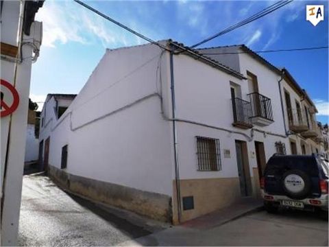 This townhouse is located in the town of Pruna in the the province of Seville. The property sits on the corner of two street and has good access to on street parking and a private garage. The entrance leads in to a central sitting room with a stairwe...
