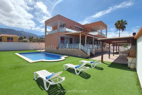 We are pleased to offer for sale this stunning luxury villa located in the residential area of Playa Paraiso in Costa Adeje . It is built over three stories with over 220 square meters of inside space and sits in a large 1,200 square meter plot of la...