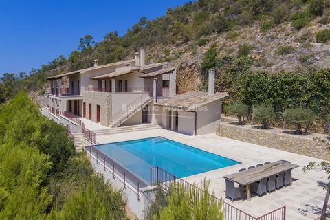 Beautifully deigned country villa with pool 10 minutes from Palma, Mallorca This contemporary-style villa is on a hillside plot of around 33.700m2 at the foot of the Tramuntana mountains, between Bunyola and Santa Maria. It impresses with an open con...