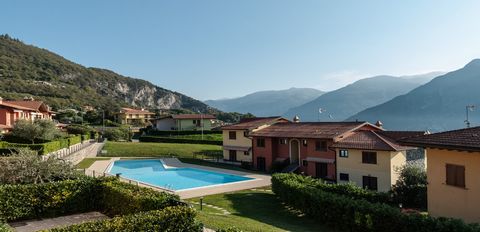 In the Sebino complex in Riva di Solto, on the shores of Lake Iseo close to services, apartment in excellent condition built in 2010 in a dominant position. The apartment is located on the first floor, and includes an open space living area with kitc...