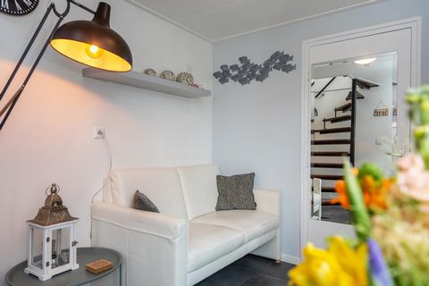 Small but charming! This cosy holiday home may be small, but it has everything you need and is centrally located in the popular seaside resort of Zoutelande. The beach with the most hours of sunshine in the Netherlands is only a few minutes away. You...