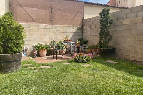 Identificação do imóvel: ZMES506720 Zome Real Estate presents: If you are in love with the Riojan villages, we offer you this fantastic house in the center of the village of Galilea. With an area of 282mts built, 148Mts of garden and porch. Being a t...