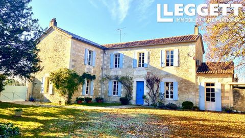 A17287 - Cette belle maison familiale vous séduira dès que vous franchirez la porte. Avec ses poutres apparentes et ses murs en pierre, elle est pleine de caractère et se trouve dans un beau jardin avec une piscine et une grange convertie. La maison ...