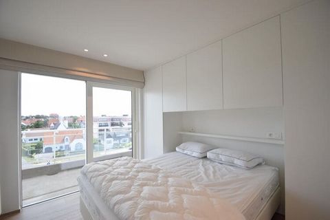 Enjoy your holiday in De Haan in all luxury and tranquility in this exclusive apartment. Modern kitchen with island everything you need to cook well, in harmony with a view of the beach and the sea. Bright living room with leather lounge. Terraces in...