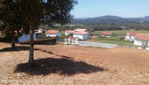 Plot of construction land with 1214 m2 for sale in Venade, Caminha. Excellent sun exposure, river views and easy access. Ref.: C02223 FEATURES: Land Area: 1 214 m2 Area: 1 214 m2 Useful Area: 1 214 m2 Energy Efficiency: Exempt ENTREPORTAS Founded in ...
