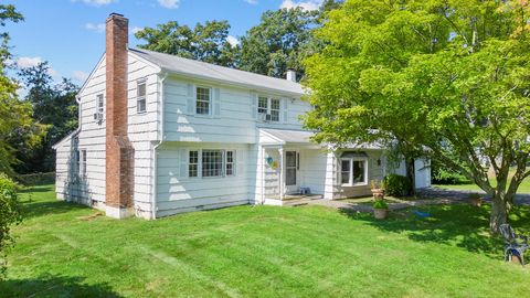 Welcome to 11 Zygmont Lane, a charming colonial gem nestled in Banksville. This well-maintained property exudes warmth and character, having been lovingly cared for by the current owners for the past 24 years. Ideally located on a quiet cul-de-sac, t...