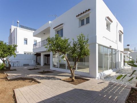 Detached split level house in Vlachos quarter of Aradippou Municipality in Larnaca District. The house was constructed around the year 1993 and it is situated on a large plot of 629sqm. Internally, on the ground floor consists of a spacious living an...