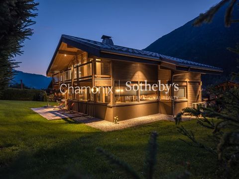 Chamonix Sotheby's International Realty представляет земельный участок с проектом индивидуального дома Douglas. Это 128 кв.м. Шале «Шале Дюнуайе» будет иметь 4 спальни, 4 душевые комнаты и большую террасу с захватывающим видом на ледник Боссон и горн...