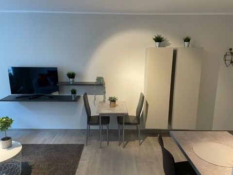 Genieße das Leben und unsere wunderschöne Stadt am Rhein, in diesem ruhigen, großzügigen und zentral gelegenen 2- Zimmer Apartment mit Balkon, dass gerade erst saniert und modernisiert fertig gestellt wurde.