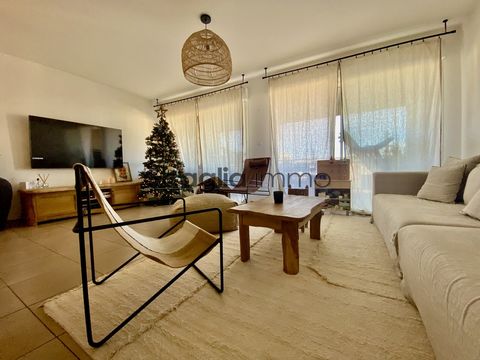 The Scaglia immo agency offers for sale, a type 4 apartment transformed into a type 3 in a residence of 2019. This apartment is located on the second floor of a 4-level building with elevator. It consists of a large living room of 27 m2, a fitted kit...