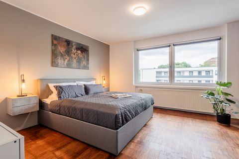 Welcome to our exquisite apartment near Feldmarksee in industrial style! This high-quality accommodation offers you everything you need for an unforgettable stay. Modern gas grill, Wi-Fi and 3 spacious bedrooms, equipped with comfortable box-spring b...