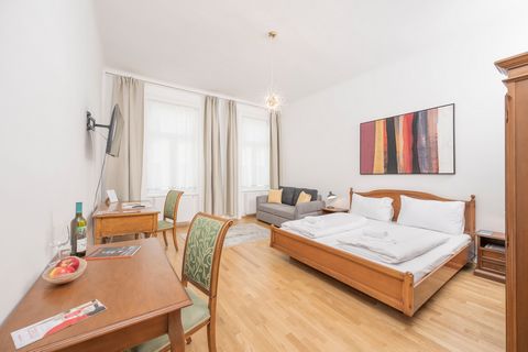 Im Herzen des 17. Wiener Gemeindebezirks erwartet Sie eine stilvolle, lichtdurchflutete und moderne Wohnung auf 32 m². Das Studio-Apartment verfügt über ein Doppelbett und die Schlafcouch, auf der Sie einen erholsamen Schlaf genießen und hoffentlich ...