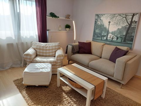 The lovingly furnished apartment leaves nothing to be desired. It is fully furnished, including dishes, cups, towels - you only need your toothbrush. Furnishing: 47 inch flat screen TV fast WiFi included washing machine Kitchen with ceramic hob and o...