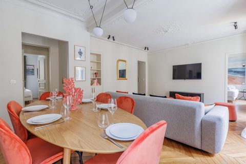 This is a 77m² apartment located on the second floor with an elevator. It comprises of: A fully functional and equipped open kitchen: refrigerator, stovetop, coffee machine, toaster, kettle, washer-dryer, oven, dishwasher... A living room with a sofa...