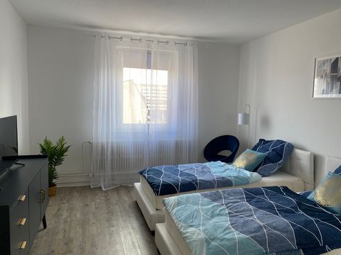 Immerse yourself in the quiet atmosphere and relax in our sunny flat. Fully equipped for up to 5 people, in a good location and 5 minutes from the train station. The flat has a bedroom, an office with a desk and a large sofa bed and a cosy kitchen wi...