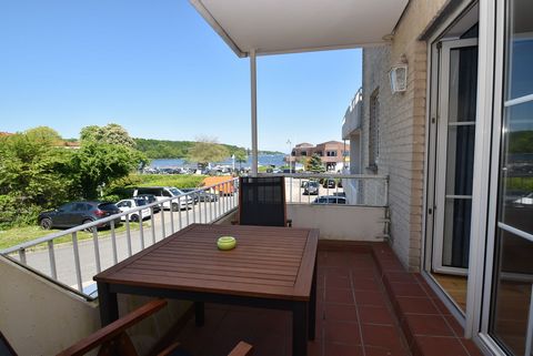 The comfortable 1.5-room apartment with sea view and balcony is equipped with a living area and a bunk with two single beds. The media supply is guaranteed by a flat-screen TV with cable connection and the free use of WiFi. The modern and fully equip...