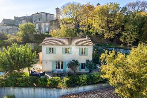 Provence Home, the Luberon real estate agency, is offering for sale, this house nestled on the outskirts of the picturesque village of Goult, built in 2012, providing the sought-after comfort of today. Located on a fenced plot of 773sqm, with an auto...