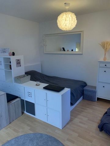 Quiet location in Hürth-Efferen, Max-Ernst-Str. 1 on the ground floor Size 36 square meters plus terrace and private enclosed garden Living room, anteroom with kitchenette and separate bathroom underground parking space Fully furnished and equipped w...