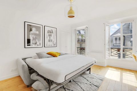 With its street view, 4th-floor location, and modern amenities, this apartment is perfect for experiencing Paris in serenity. Apartment Features: Living Room: Enjoy a bright and welcoming living space, equipped with a very comfortable convertible sof...