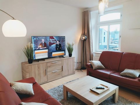 Welcome to this cosy, well laid out old building flat. Fully equipped for 1 to 2 people: Family, business travellers, fitters - everyone feels at home here. Ideally located in the old town of Stolberg close to Aachen, the public transport and the Eur...
