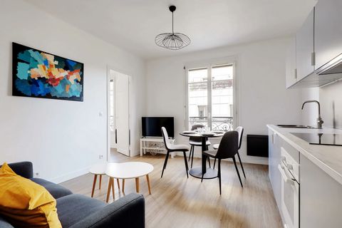 Quiet flat located in Levallois-Perret that can accommodate up to 2 travelers with a beautiful view and overlooking the Eiffel Tower. This 41m² flat offers you - A pleasant living room with a dining table - A bedroom with a double bed (160x200) and a...
