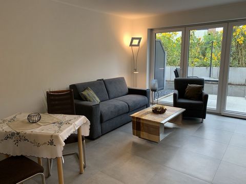 Lovingly furnished apartment with luxurious equipment, highlight is the kitchen-living room with Miele appliances, a guest toilet, a dressing area and a bathroom a suite are further amenities. The train station is 3 minutes walk away, within 7 minute...