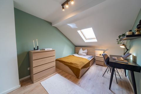 Save yourself the moving truck, carrying furniture, and long delivery times. Your new apartment is newly renovated and stylishly furnished in the heart of Offenbach-Bürgel. Here you will find everything you need for living. The apartment offers a tot...