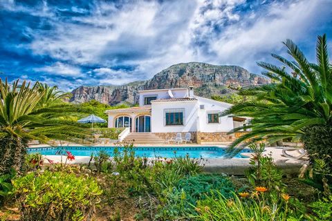 Belle maison de vacances confortable avec piscine privée à Javea, Costa Blanca, Espagne pour 8 personnes. La maison de vacances est située dans une région balnéaire et résidentielle et à 4 km de la plage de La Grava, Javea. La maison de vacances a 4 ...