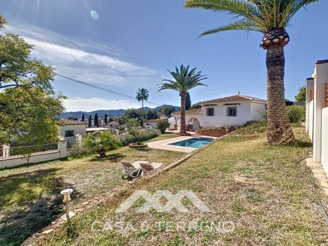 Come and discover this fully detached villa with astonishing sea views and a large swimming pool at the entry of one of the best residential areas of Frigiliana called Cortijo San Rafael near Nerja. This property comes with a wide garden with palm tr...