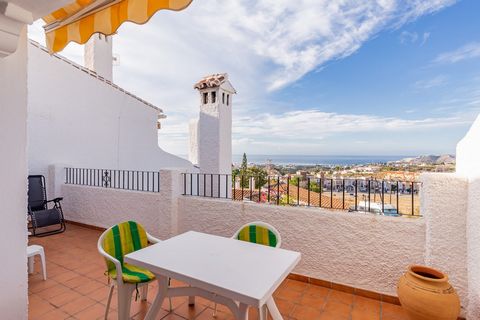 Good access, sea views and beautiful gardens surround this lovely property. Situated in the popular San Juan de Capistrano. 2 bedrooms and recently partially renovated. Exclusive to Nerjamar.