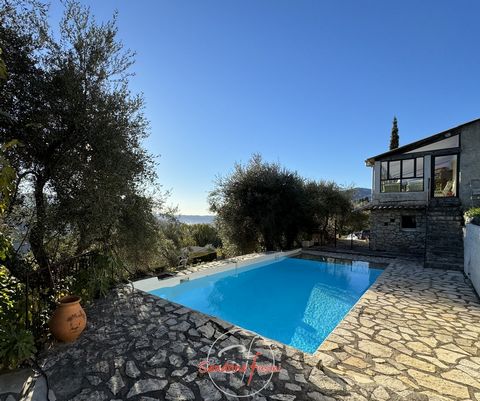 GILETTE: Close to Saint-Martin du Var and industrial area of Carros, beautiful 7-room villa with a living area of about 180 m2 with swimming pool, on planted land with an area of 897 m2 composed on the ground floor, of a space of 34 m2 that can be co...