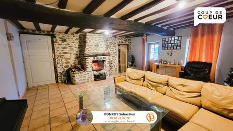 It is in exclusivity that I offer you this very well renovated farmhouse, located in the heart of the town of Varennes sur Fouzon and its local shops (butcher, delicatessen, bakery, hairdresser, post office...). The house is composed as follows: a li...