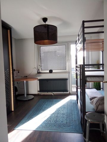 Willkommen in unserem gemütlichen Apartment im Augsburger Stadtteil Bärenkeller! Unsere Selbstversorger-Unterkunft bietet Platz für bis zu fünf Erwachsene. Sie verfügt über zwei Schlafzimmer mit ausreichend Bettwäsche. Im ersten Schlafzimmer befindet...
