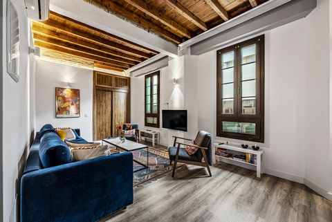 Discover this exquisite city apartment in the heart of Málaga! Ideally situated next to the bustling La Merced indoor market and just steps away from the lively Plaza La Merced, with its vibrant bars and upscale dining options. The apartment, positio...