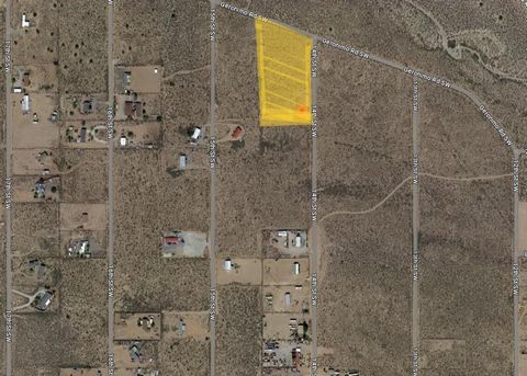 Three lots for sale in Rio Rancho. Great Opportunity! East Facing mountain views. This is a sweet deal that can be hard to beat. 3 contiguous lots forming more then 3 acres is a prized find. Excellent location just off Southern Blvd in area of reside...