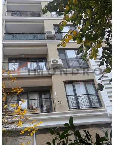 Mieszkanie na sprzedaż znajduje się w Besiktas. Besiktas to dzielnica położona po europejskiej stronie Stambułu. Jest to jedna z najstarszych i najgęściej zaludnionych dzielnic Stambułu. Obszar ten znajduje się między Złotym Rogiem a Bosforem, co czy...