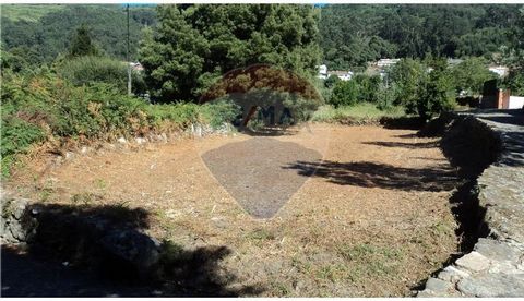 Rustic / Agricultural land in the village of Moledo with 940m2. Situated between urban space of low density type I. Quiet place, with proximity to commerce and services. Good access, a few kilometers from the beach of Moledo and Caminha.   _ Rustic/A...