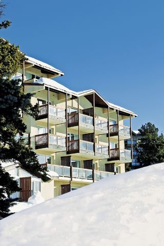 Uw residentie: De résidence ligt midden in het bestemming, dichtbij allerlei sportieve infrastructuur en de winkels. De ligging is zuid/zuidwest. Kenmerken: Prachtig uitzicht over de Pyreneeën vanuit de accommodatie Paradijs voor skiliefhebbers (ruim...