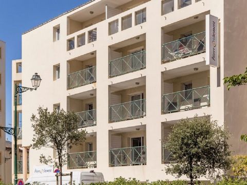 The resort is located on the Côte de Lumière and is known for its microclimate. Its long, south-facing beach offers a wide view of the horizon. The four-storey Baie des Sables residence has a lift and is in a residential area. It offers well-equipped...