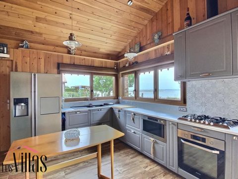 It is in Verdon-sur-Mer, in a unique setting, on the front line with a 180-degree view of the estuary, Royan and Saint-Georges-de-Didonne, that the LES VILLAS Immobilier Agency offers you this wooden chalet of 2022 in exclusivity. Located in height, ...